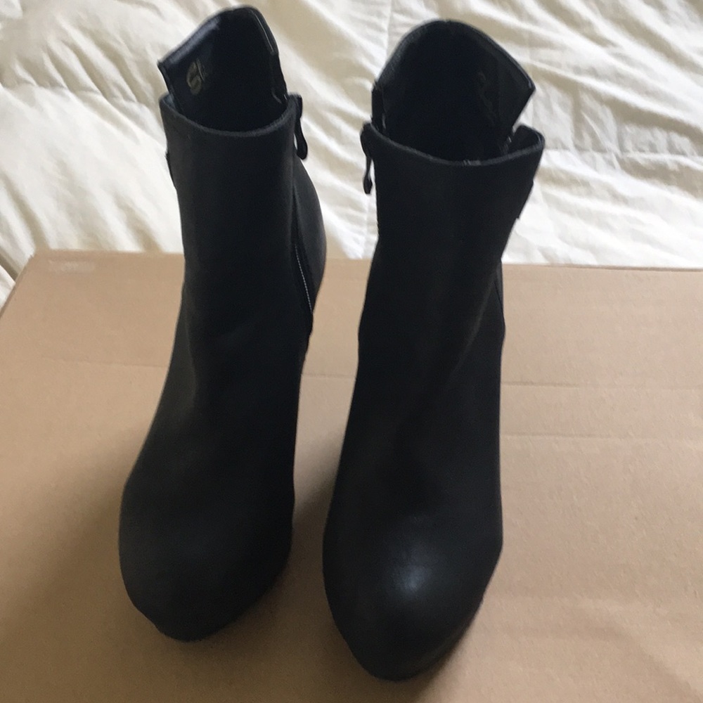 Sbicca Booties in Size 8.5